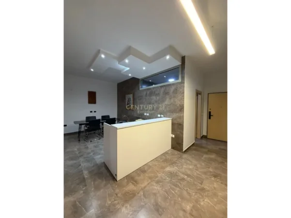 Tirane, jepet me qera zyre Kati 4, 135 m² 1.700 € (Garda)