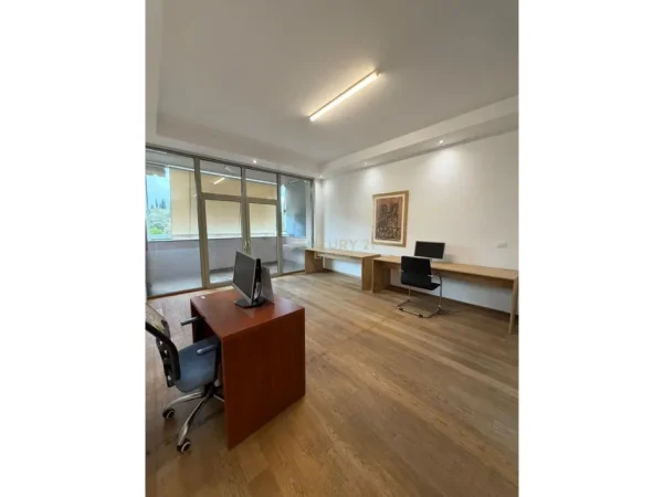 Tirane, jepet me qera zyre Kati 4, 135 m² 1.700 € (Garda)