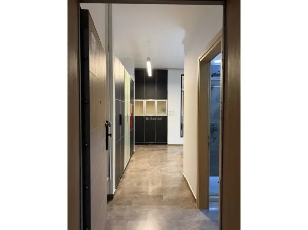 Tirane, jepet me qera zyre Kati 4, 135 m² 1.700 € (Garda)