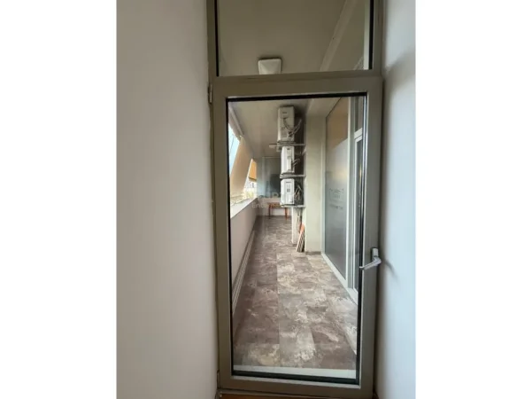 Tirane, jepet me qera zyre Kati 4, 135 m² 1.700 € (Garda)