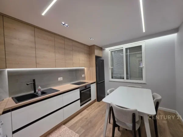 Tirane, jepet me qera apartament 1+1+Aneks+Ballkon Kati 3, 60 m² 850 € 