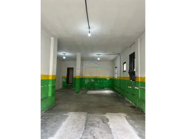 Tirane, jepet me qera garazh | post parkimi Kati 0, 168 m² 700 €