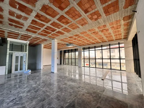Tirane, jepet me qera ambient biznesi, 767 m² 3.000 €