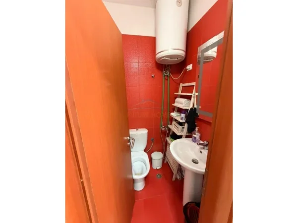 Tirane, jepet me qera ambjent biznesi Kati 2, 31 m² 500 € 