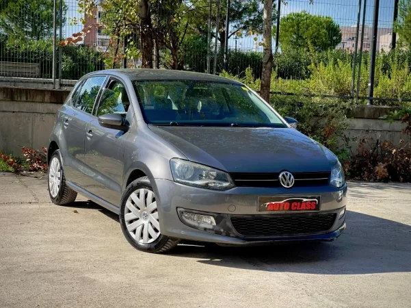 Tirane, shes makine VW POLO BENZIN GAZ Benzin+Gaz, gri e erret manuale Klima 204.000 km 4.700 €