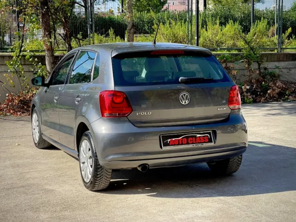 Tirane, shes makine VW POLO BENZIN GAZ Benzin+Gaz, gri e erret manuale Klima 204.000 km 4.700 €