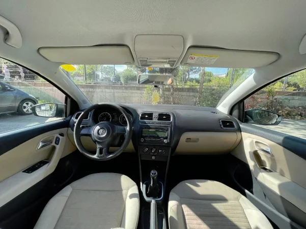 Tirane, shes makine VW POLO BENZIN GAZ Benzin+Gaz, gri e erret manuale Klima 204.000 km 4.700 €