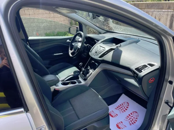 Tirane, shes makine FORD C MAX Nafte, gri metalizato manuale Klima 176.000 km 4.900 €