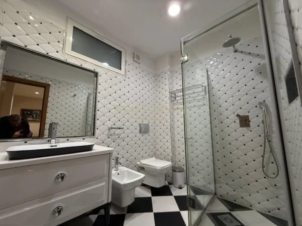 Tirane, shitet 2+1 Kati 4, 102 m² 260.000 € 