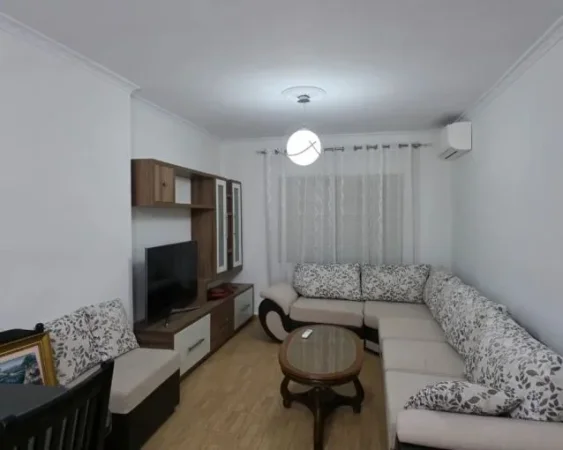 Tirane, jepet me qera apartament 4+1 Kati 3, 120 m² 1.200 € (rruga mine peza)