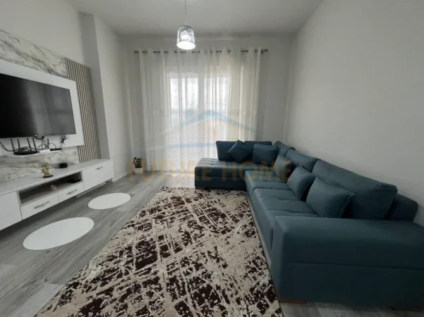 Tirane, jepet me qera apartament 2+1+Ballkon Kati 2, 100 m² 600 € (Kompleksi Golden Park)