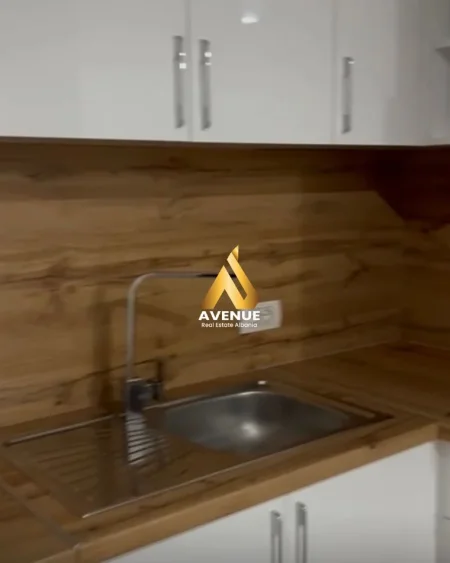 Tirane, jepet me qera apartament 1+1 Kati 3, 85 m² 600 € (Rezidenca Eshli)