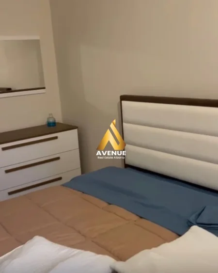 Tirane, jepet me qera apartament 1+1 Kati 3, 85 m² 600 € (Rezidenca Eshli)