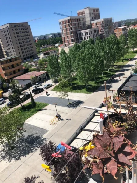 Tirane, jepet me qera apartament 1+1+Ballkon Kati 5, 65 m² 500 € (Fusha Aviacionit)