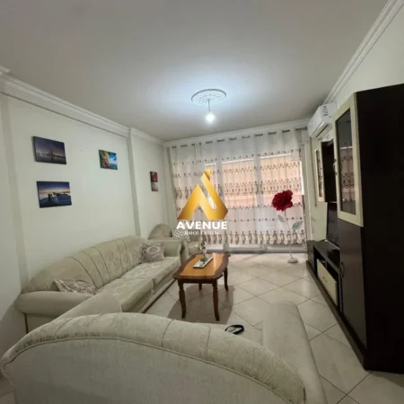 Tirane, jepet me qera apartament 1+1 Kati 4, 450 € (Rruga loni ligori)