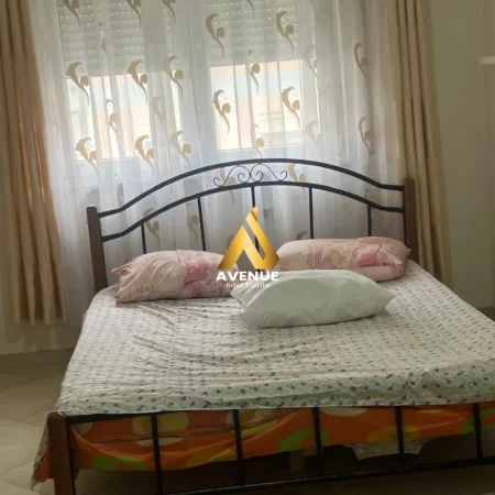 Tirane, jepet me qera apartament 1+1 Kati 4, 450 € (Rruga loni ligori)