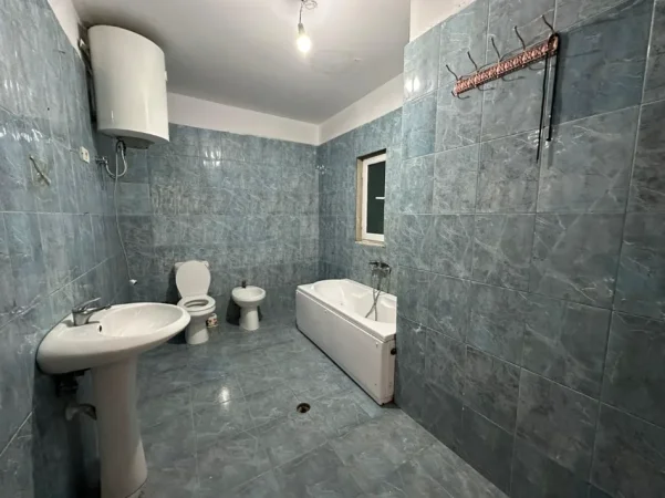 Tirane, shitet apartament 2+1+Ballkon Kati 7, 98 m² 1.225.000 € (rruga Kastriotet)