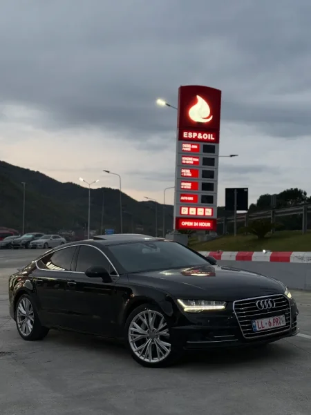 Elbasan, shitet makine AUDI A7 Nafte, e zeze automatik Klima 200 km 14.300 €
