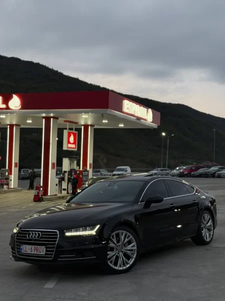 Elbasan, shitet makine AUDI A7 Nafte, e zeze automatik Klima 200 km 14.300 €