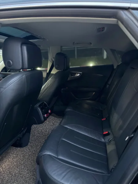 Elbasan, shitet makine AUDI A7 Nafte, e zeze automatik Klima 200 km 14.300 €