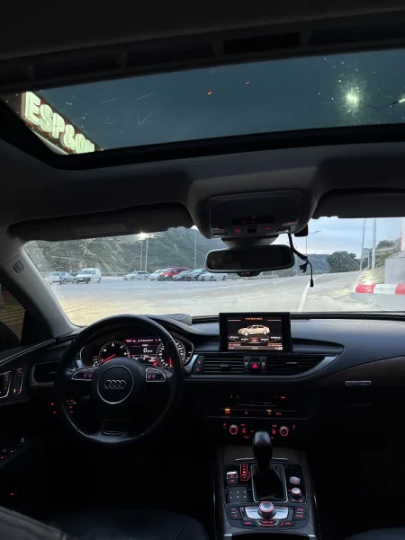 Elbasan, shitet makine AUDI A7 Nafte, e zeze automatik Klima 200 km 14.300 €