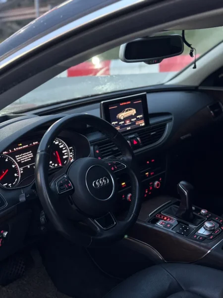 Elbasan, shitet makine AUDI A7 Nafte, e zeze automatik Klima 200 km 14.300 €