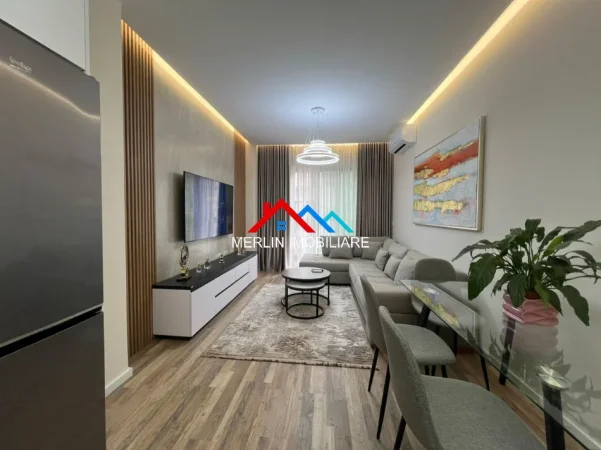 Tirane, jepet me qera apartament 1+1+Ballkon Kati 4, 900 m² 900 € (RRUGA NDREKO RINO,RRUGA E KOSOSVAREVE)