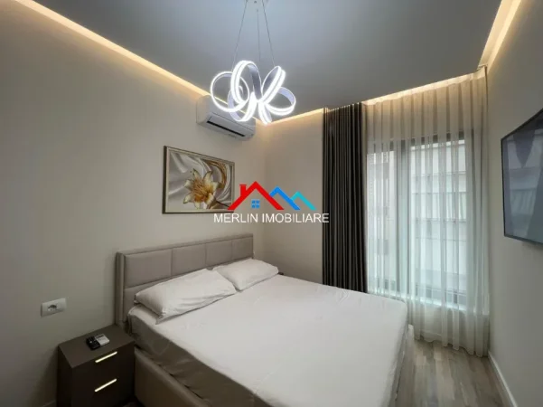 Tirane, jepet me qera apartament 1+1+Ballkon Kati 4, 900 m² 900 € (RRUGA NDREKO RINO,RRUGA E KOSOSVAREVE)