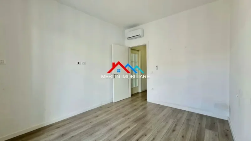 Tirane, jepet me qera apartament 1+1+Ballkon Kati 7, 64 m² 670 € (RRUGA MARIE KRAJA,PORCELAN)
