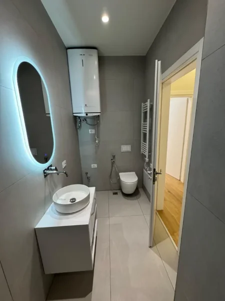 Tirane, jepet me qera ambjent biznesi Kati 2, 58 m² 1.000 € (rruga petro Korcari)