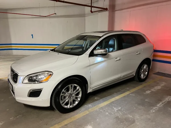Tirane, shes makine VOLVO XC60 2.4 Nafte R DESING Nafte, e bardhë automatik Kondicioner 215.000 km 11.999 €