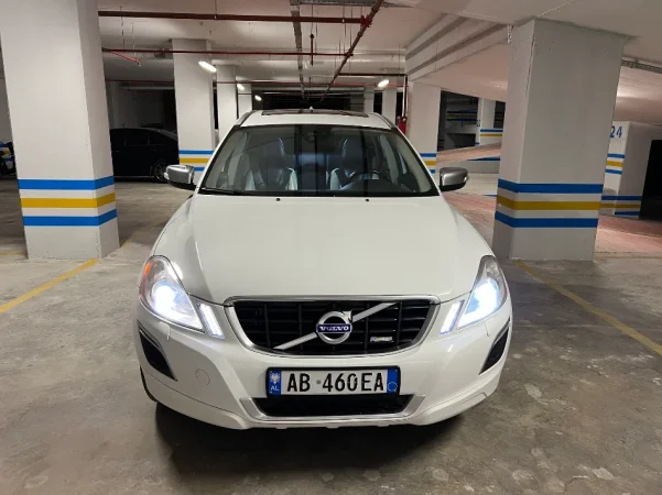 Tirane, shes makine VOLVO XC60 2.4 Nafte R DESING Nafte, e bardhë automatik Kondicioner 215.000 km 11.999 €