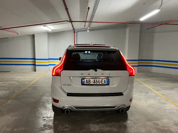 Tirane, shes makine VOLVO XC60 2.4 Nafte R DESING Nafte, e bardhë automatik Kondicioner 215.000 km 11.999 €