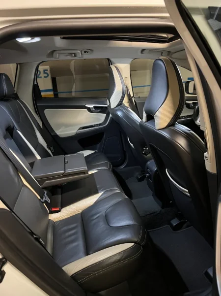 Tirane, shes makine VOLVO XC60 2.4 Nafte R DESING Nafte, e bardhë automatik Kondicioner 215.000 km 11.999 €