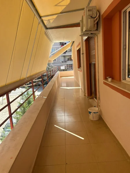 Tirane, jepet me qera apartament 3+1+Ballkon Kati 2, 95 m², Çmimi 50.000 Lekë të Reja, (Pranë Resorant Freskut, Tiranë.)