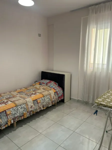 Tirane, jepet me qera apartament 3+1+Ballkon Kati 2, 95 m², Çmimi 50.000 Lekë të Reja, (Pranë Resorant Freskut, Tiranë.)