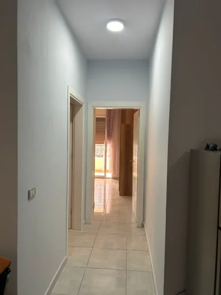 Tirane, jepet me qera apartament 3+1+Ballkon Kati 2, 95 m², Çmimi 50.000 Lekë të Reja, (Pranë Resorant Freskut, Tiranë.)