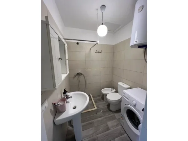 Tirane, jepet me qera apartament 2+1 Kati 2, 85 m² 550 € 