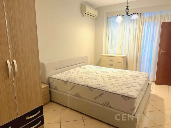 Tirane, jepet me qera apartament 2+1 Kati 4, 113 m² 700 € 