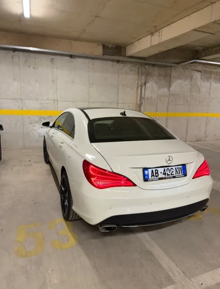 Tirane, shitet makine Mercedes Benz Nafte, e bardhë automatik Klima 150.000 km 11.000 €