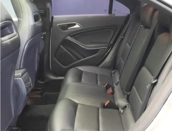 Tirane, shitet makine Mercedes Benz Nafte, e bardhë automatik Klima 150.000 km 11.000 €