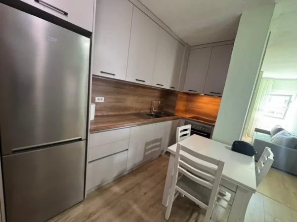 Tirane, shitet apartament 2+1+Ballkon Kati 5, 94 m² 190.000 € (Rruga e Kavajes)