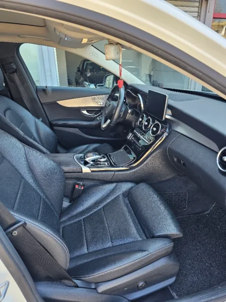 Fier, shes makine Mercedes Nafte, e bardhë automatik Klima