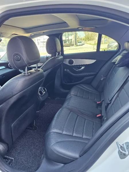 Fier, shes makine Mercedes Nafte, e bardhë automatik Klima