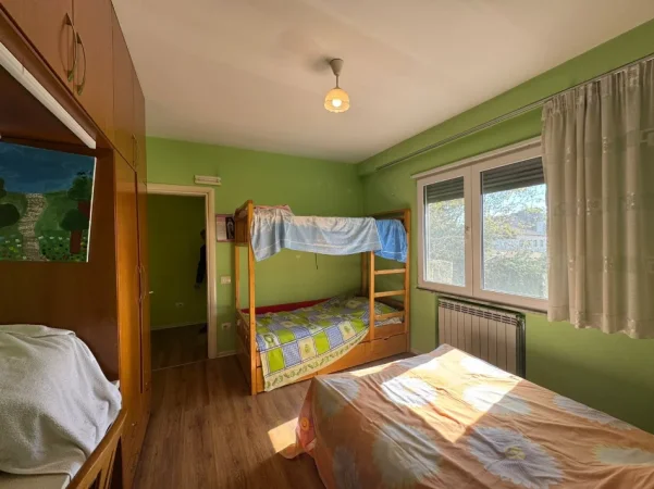 Tirane, jepet me qera 2+1 , 