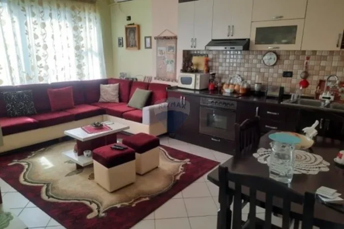 Tirane, shitet apartament 2+1+Ballkon , 80 m² 130.000 € (Yzberisht)