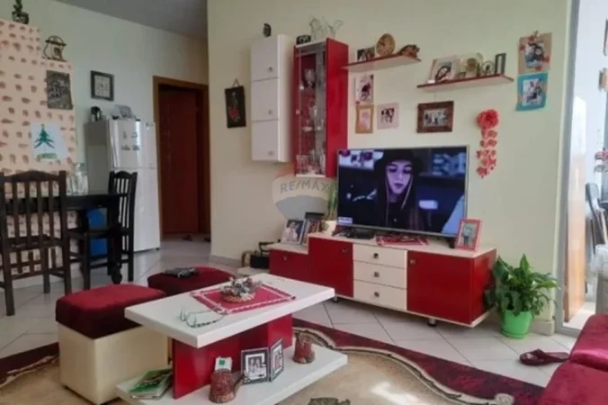 Tirane, shitet apartament 2+1+Ballkon , 80 m² 130.000 € (Yzberisht)