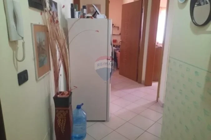 Tirane, shitet apartament 2+1+Ballkon , 80 m² 130.000 € (Yzberisht)