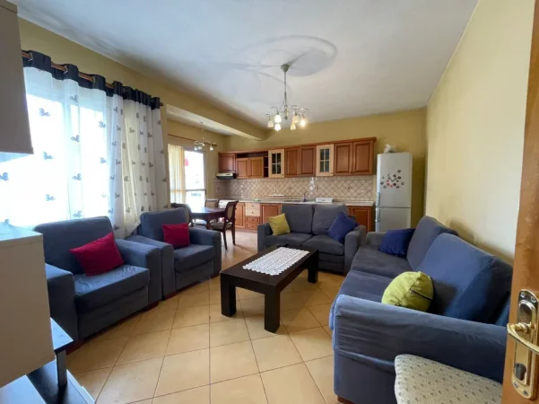 Tirane, jepet me qera Vile 2+1+Ballkon Kati 2, 120 m² 600 € (Allias/Rr.Ilia Xhokaxhi)