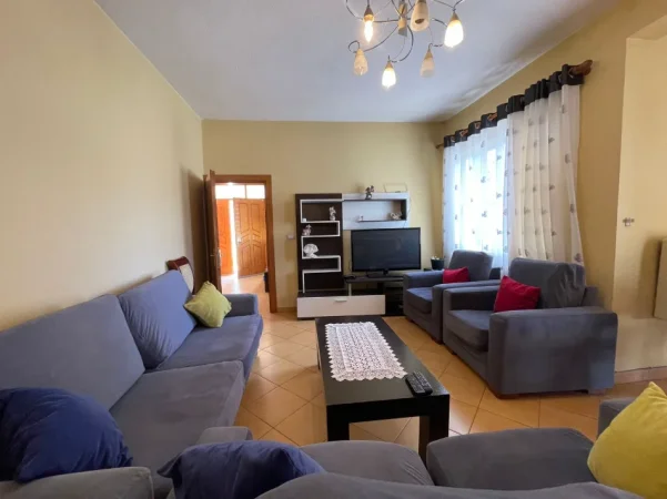 Tirane, jepet me qera Vile 2+1+Ballkon Kati 2, 120 m² 600 € (Allias/Rr.Ilia Xhokaxhi)